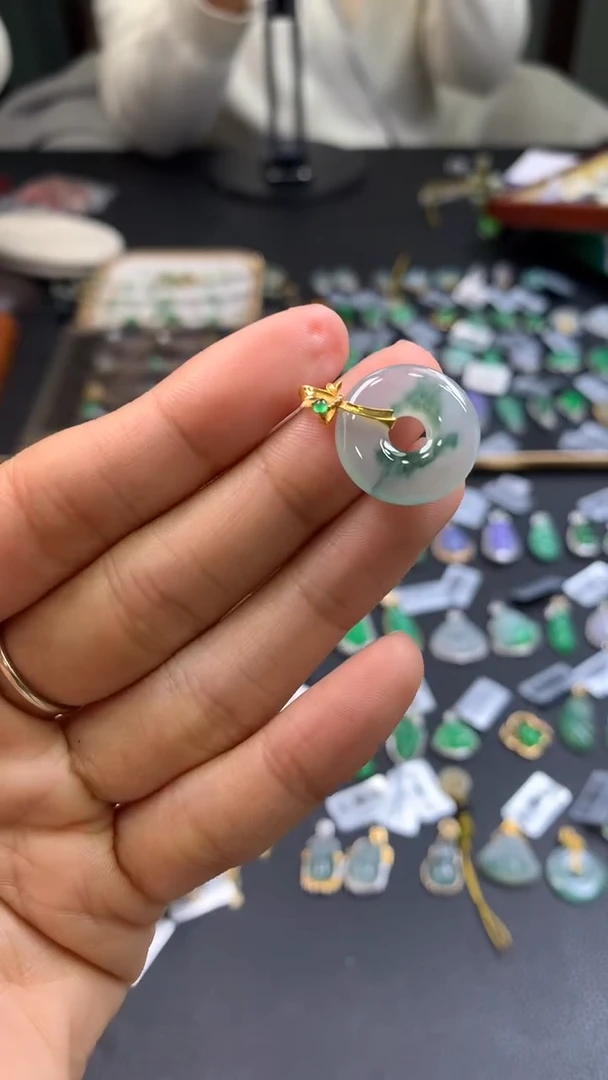 颈饰18K金镶嵌翡翠11095