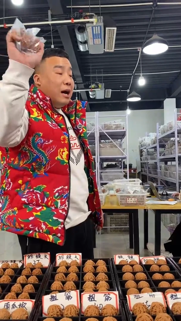 【闪购商品】文玩核桃把件蛤蟆头35左右（已打底）