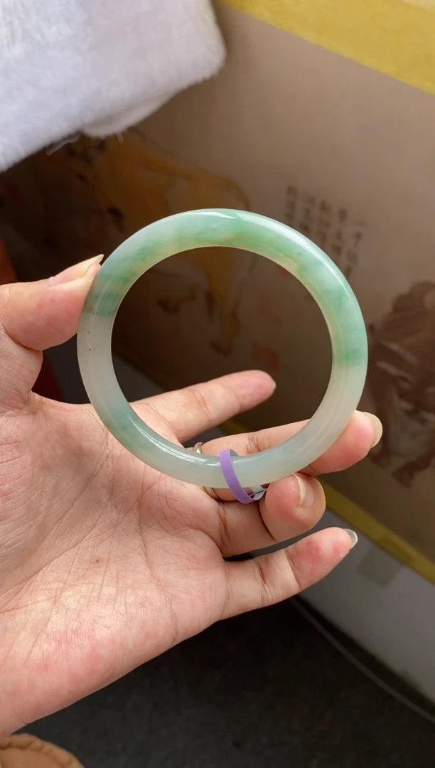 翡翠手镯未镶嵌（冰透胶半山水飘色）圆条12号