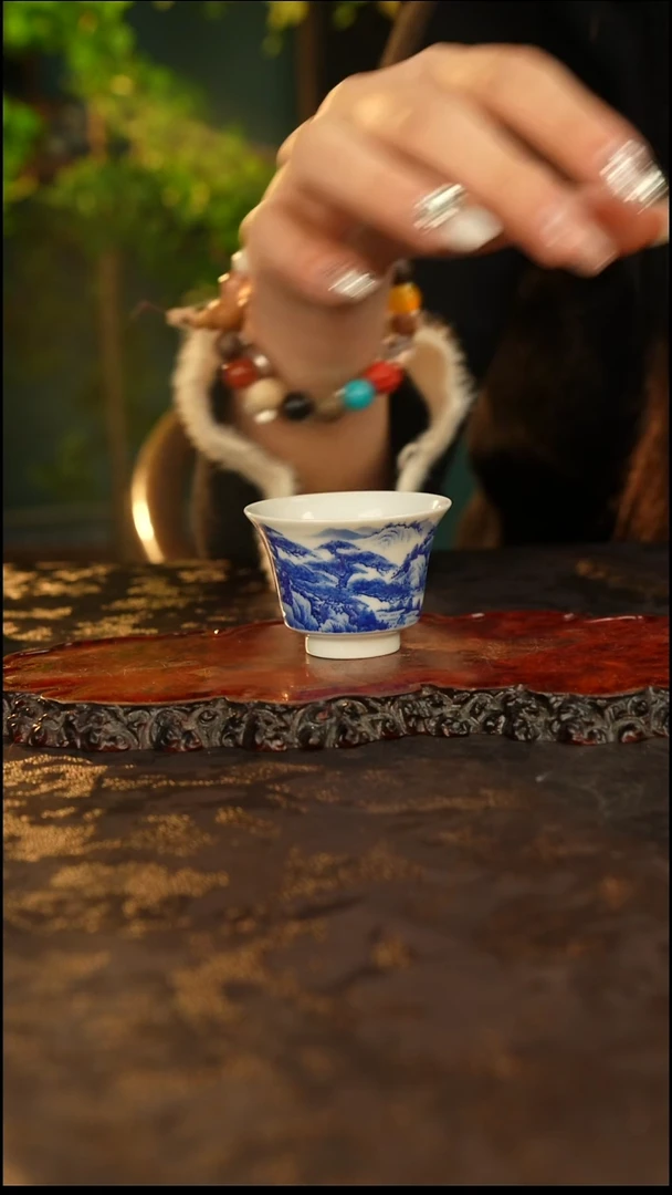青花手绘山水主人杯