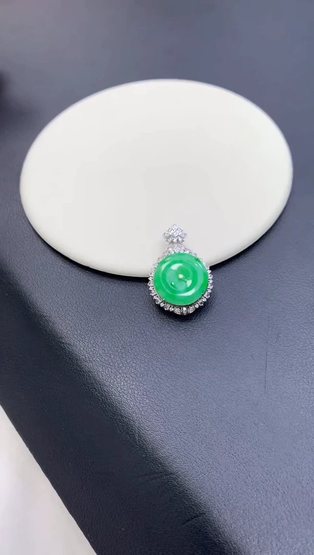 18K金镶嵌定制翡翠48小时鉴赏期 退货不扣服务费