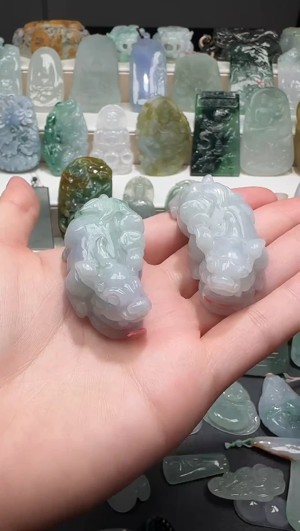 颈饰未镶嵌翡翠天然缅甸翡翠貔貅一对