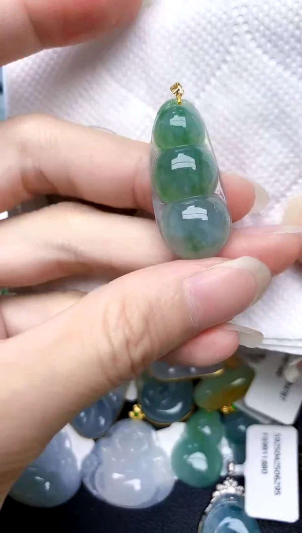 颈饰18K金镶嵌翡翠天然A货翡翠