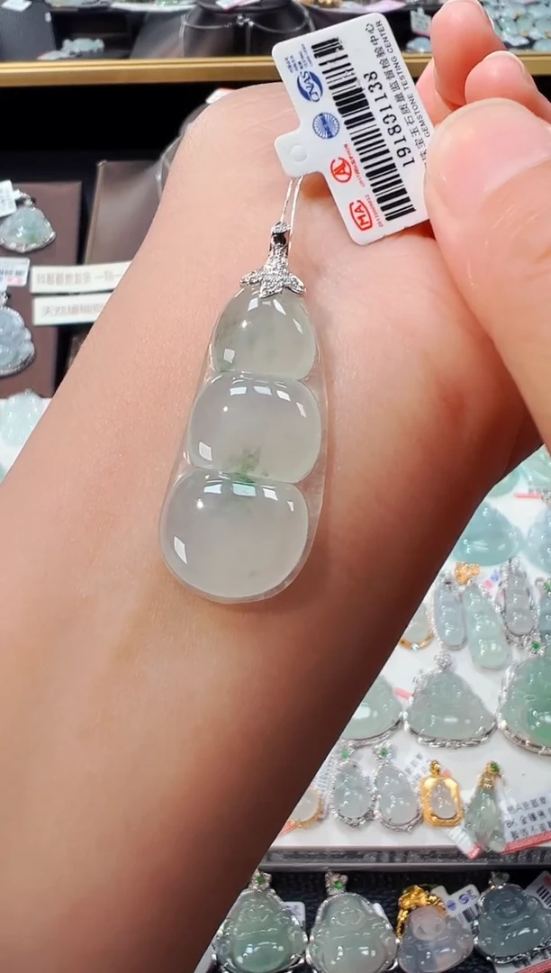 【闪购商品】翡翠吊坠(不含链)18K金镶嵌福豆吊坠1138