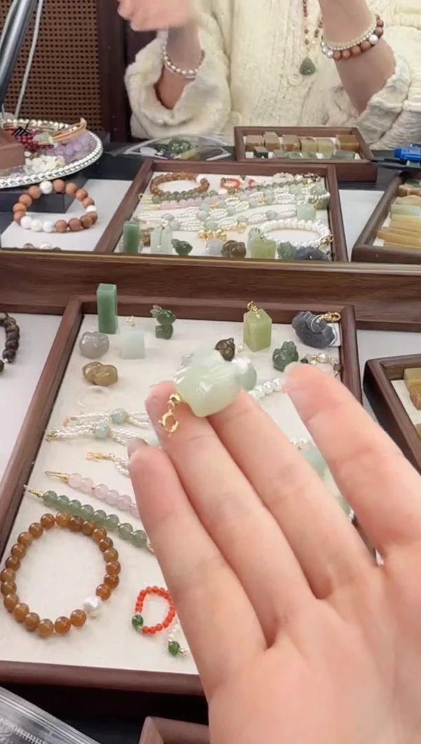 颈饰未镶嵌和田玉小兔