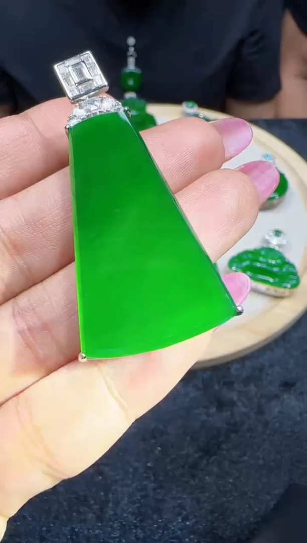 未镶嵌定制翡翠翡翠吊坠81