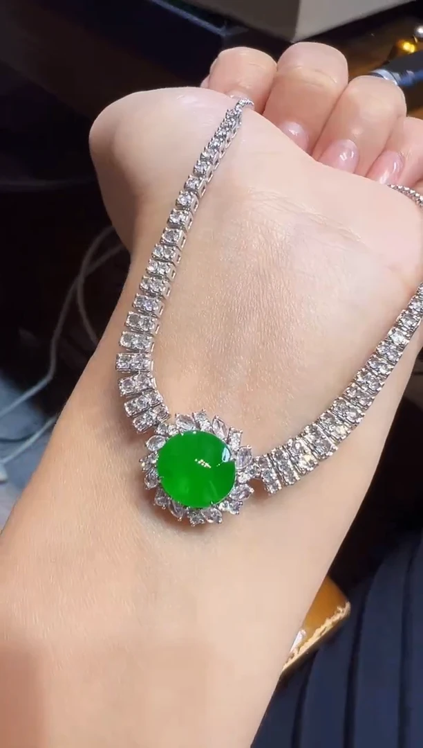 套链18K金镶嵌翡翠蛋面