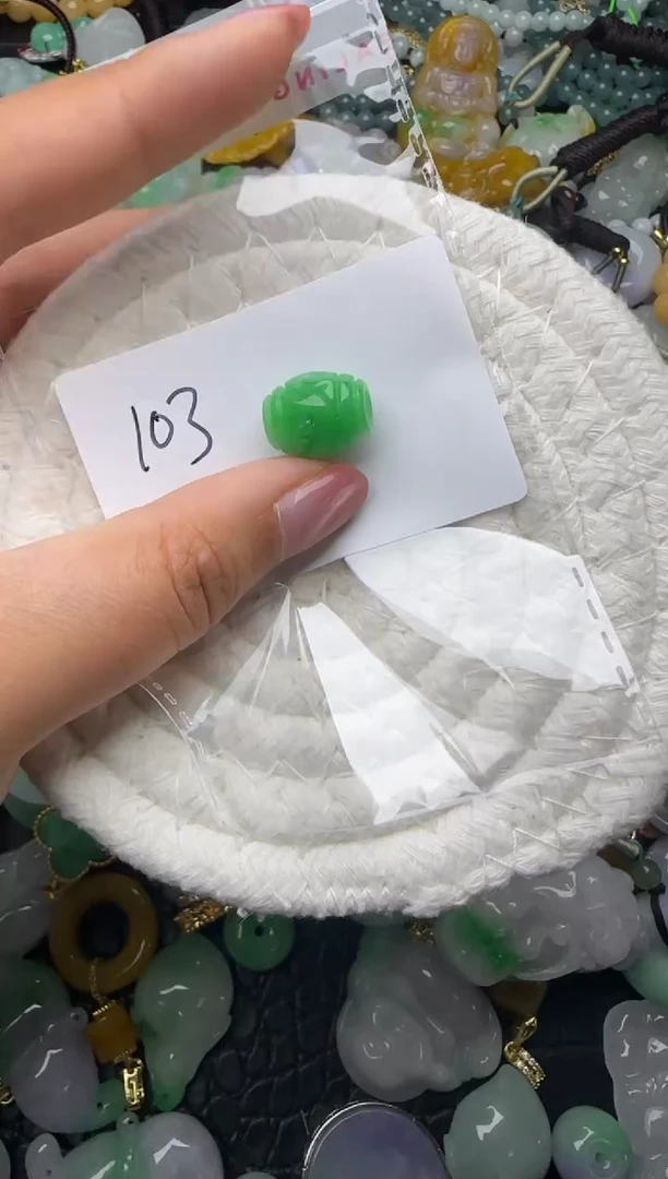 颈饰未镶嵌翡翠缅甸翡翠吊坠