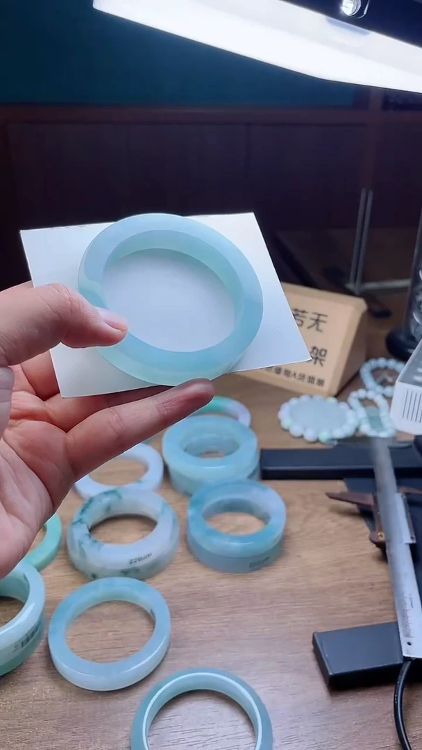 定制翡翠手镯未镶嵌天***限定制