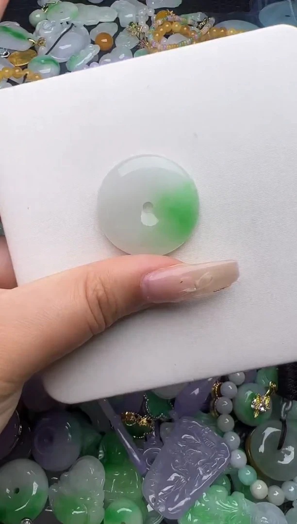 翡翠未镶嵌颈饰天然缅甸翡翠吊坠