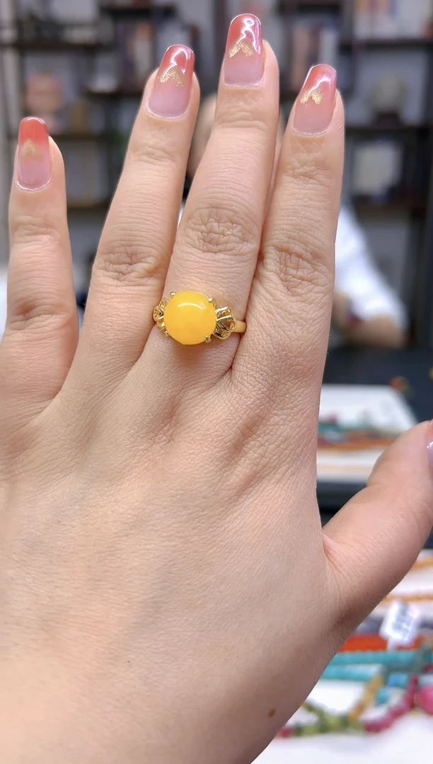 【闪购商品】蜜蜡戒指银S925镀金镶嵌J107