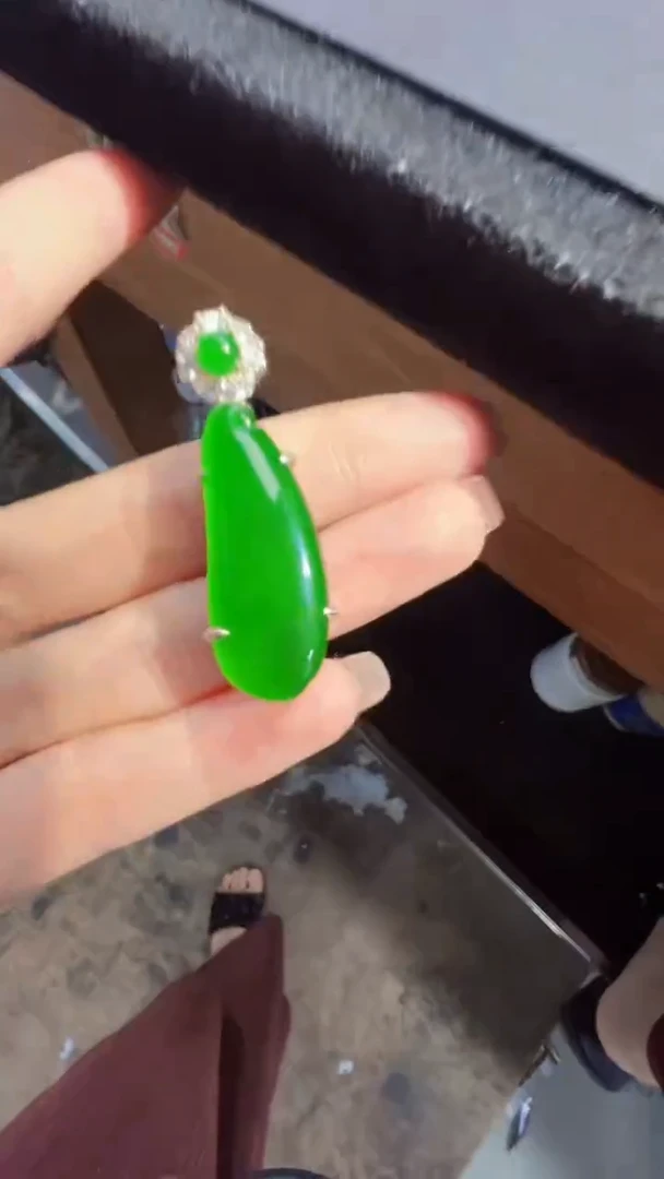 定制翡翠未镶嵌翡翠A货有轻微色差属于正常现象，福瓜1