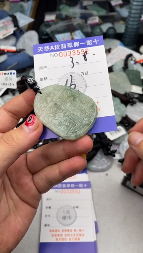 翡翠未镶嵌颈饰多样性发其一