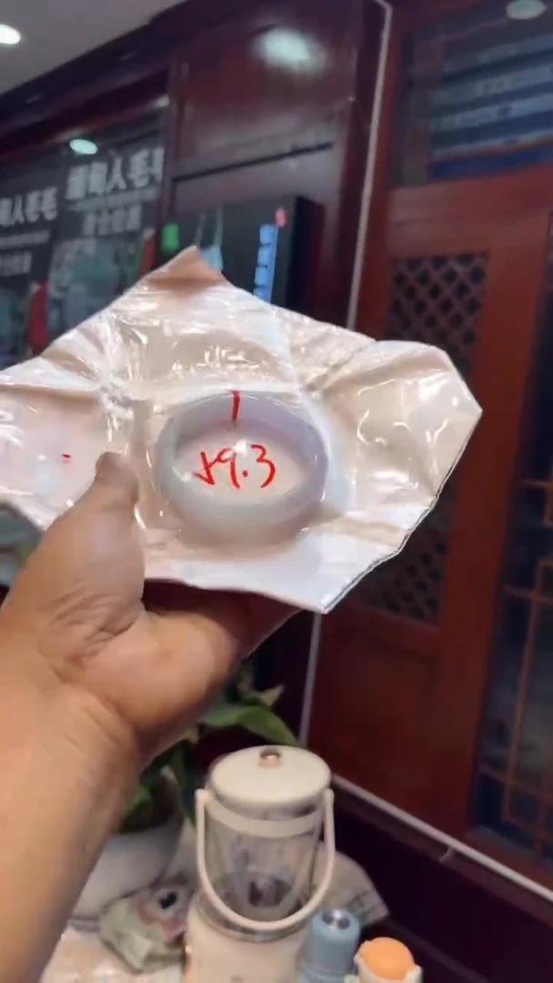 未镶嵌手镯翡翠手镯包容价