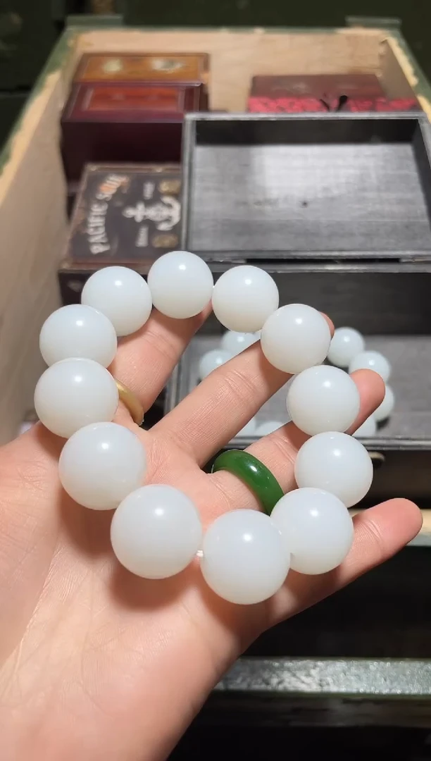 【闪购商品】白手串1件