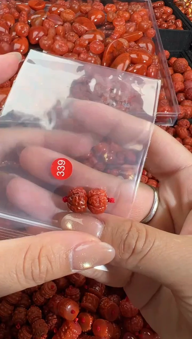 南红玛瑙未镶嵌颈饰1