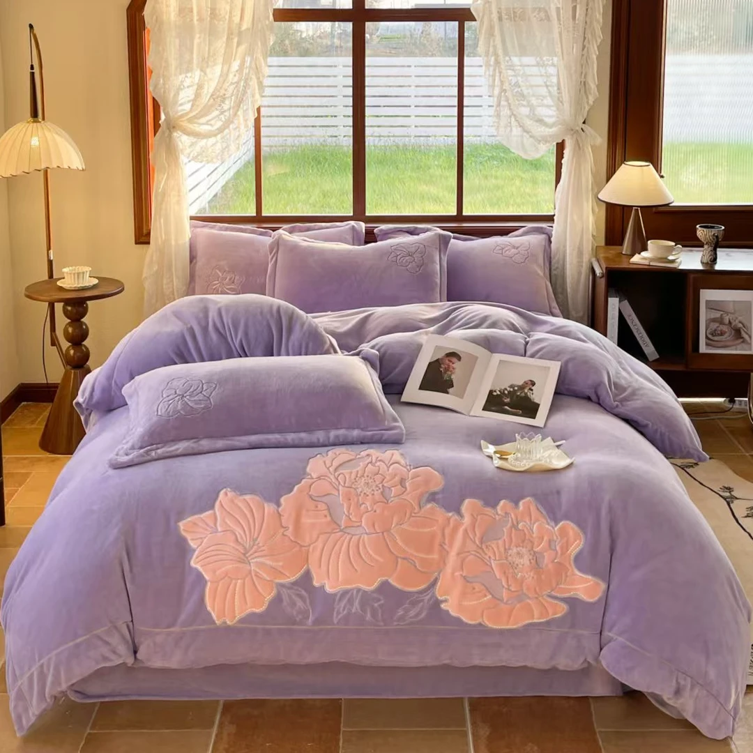 【爱丽丝】紫贴布绣花加厚牛奶绒四件套加绒绒被套柔软被罩床单
