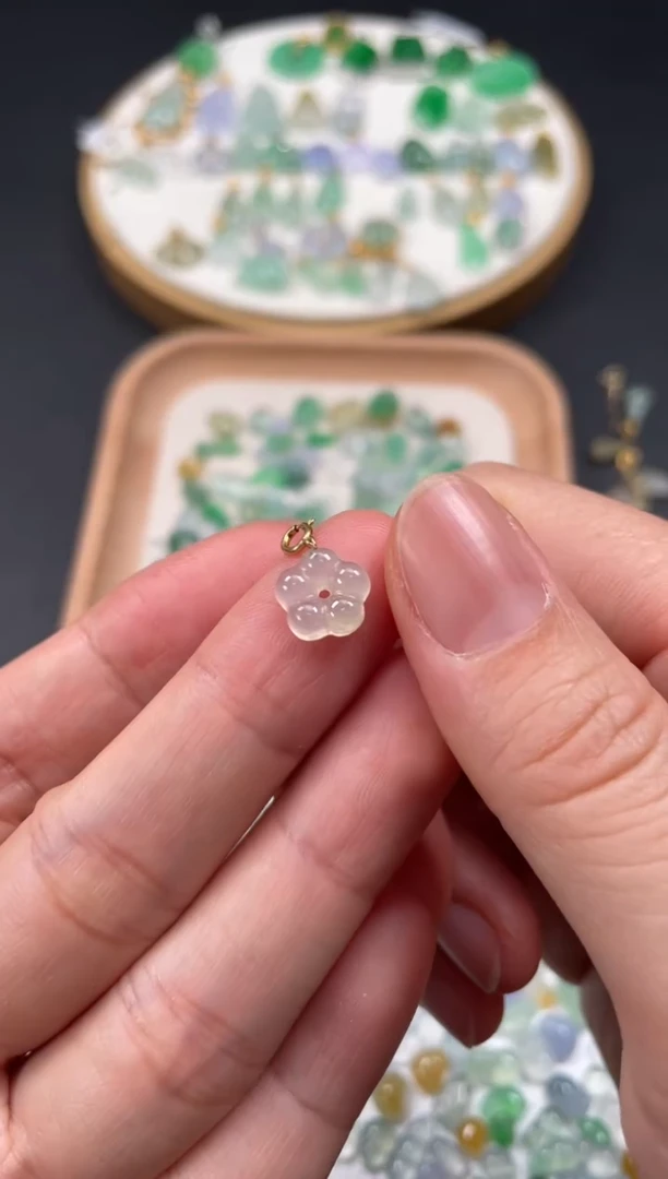 吊坠(不含链)18K金镶嵌翡翠一个JK523