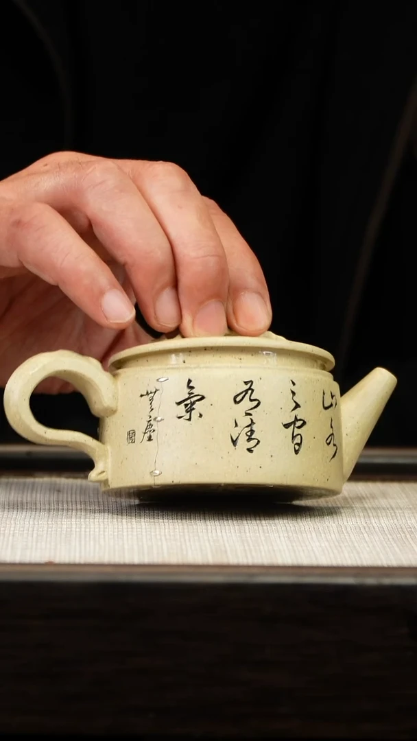 茶壶紫砂本绿刻绘天际【锯钉】