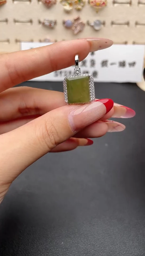 【闪购商品】翡翠吊坠(赠链)银S925镶嵌一物一证一礼盒