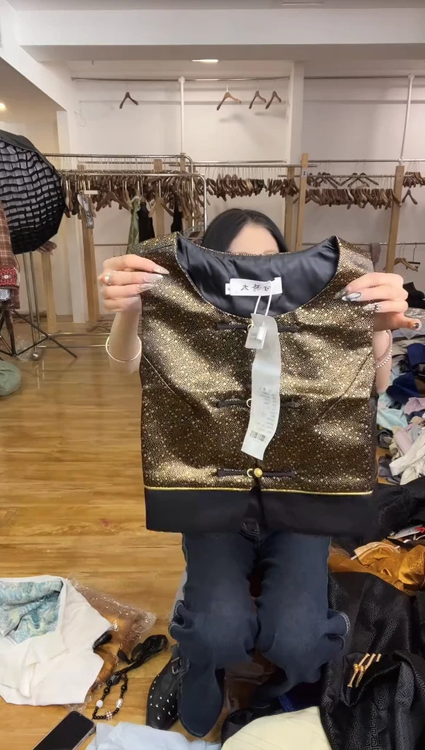 马甲       M码       80-105斤