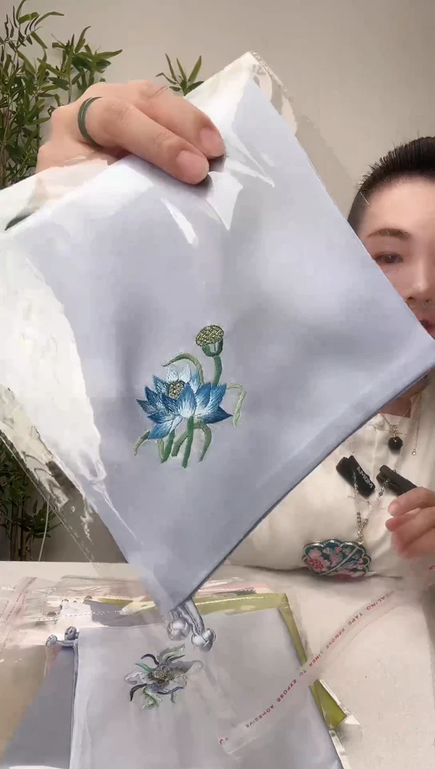 刺绣绣花丝巾双面荷花