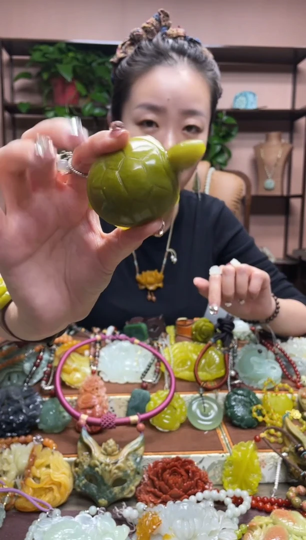 未镶嵌岫玉吊坠多样性发货发其中之一