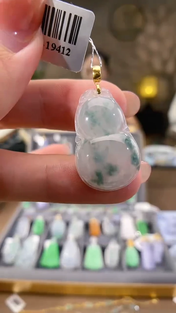 吊坠(不含链)18K金镶嵌翡翠葫芦