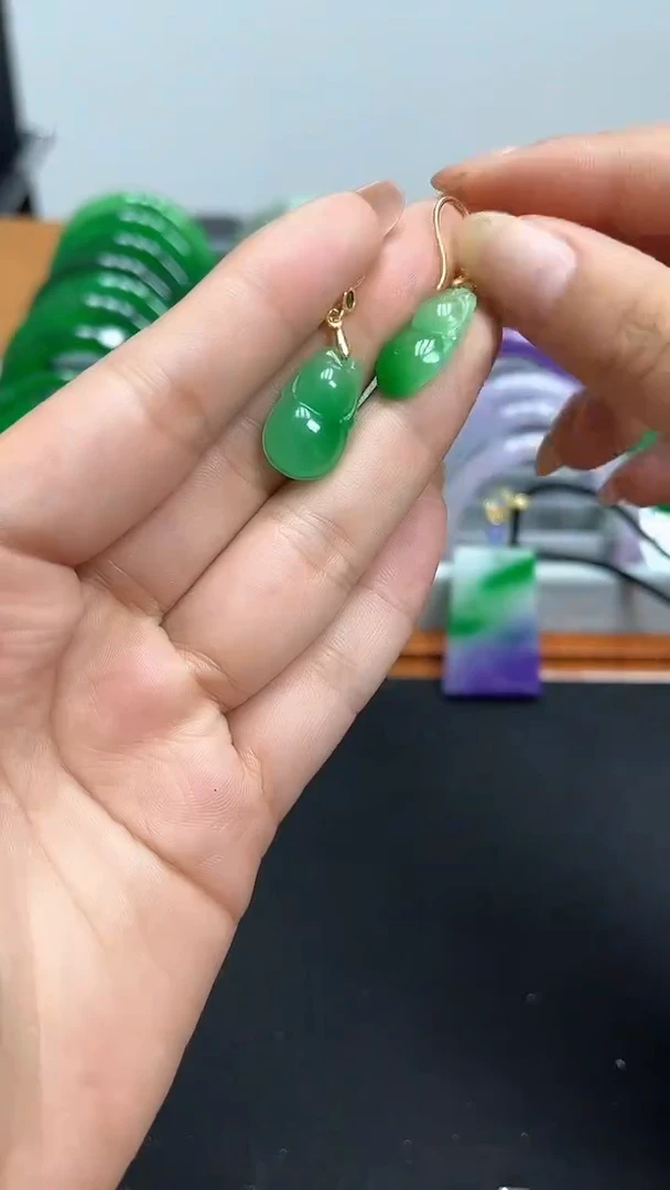 翡翠未镶嵌耳饰a5 果阳绿葫芦耳坠