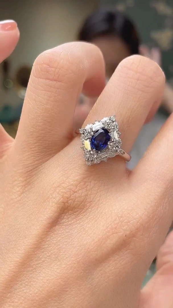 戒指蓝宝石18K金镶嵌皇家蓝主石：0.98ct