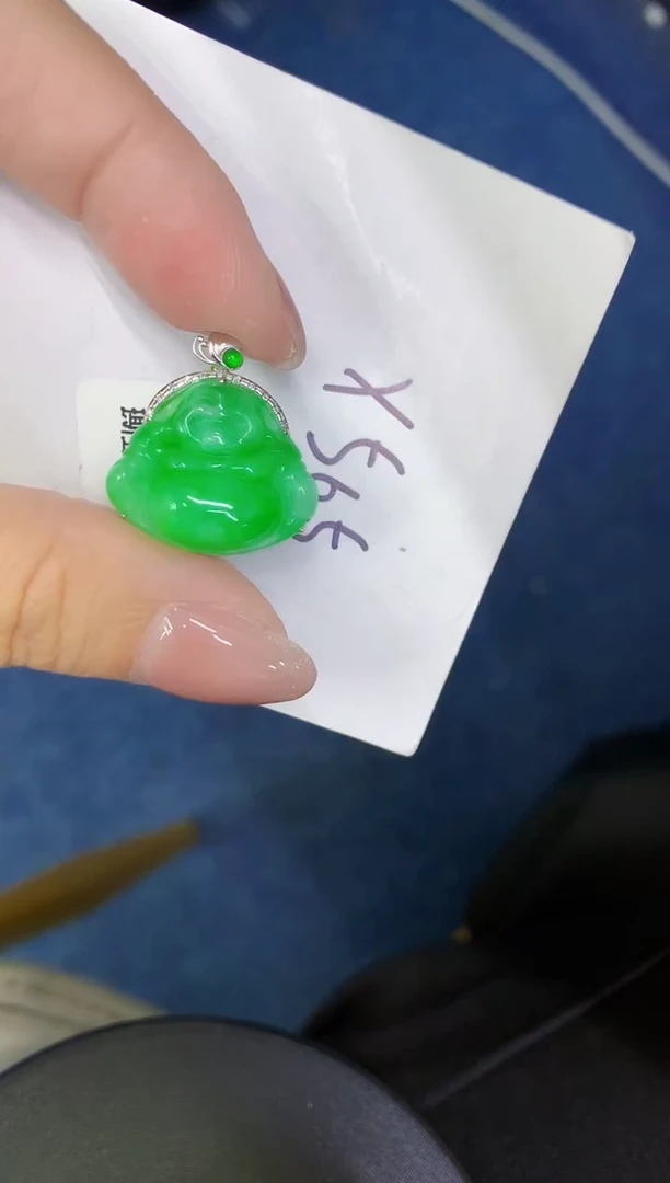 颈饰18K金镶嵌翡翠缅甸天然翡翠A货