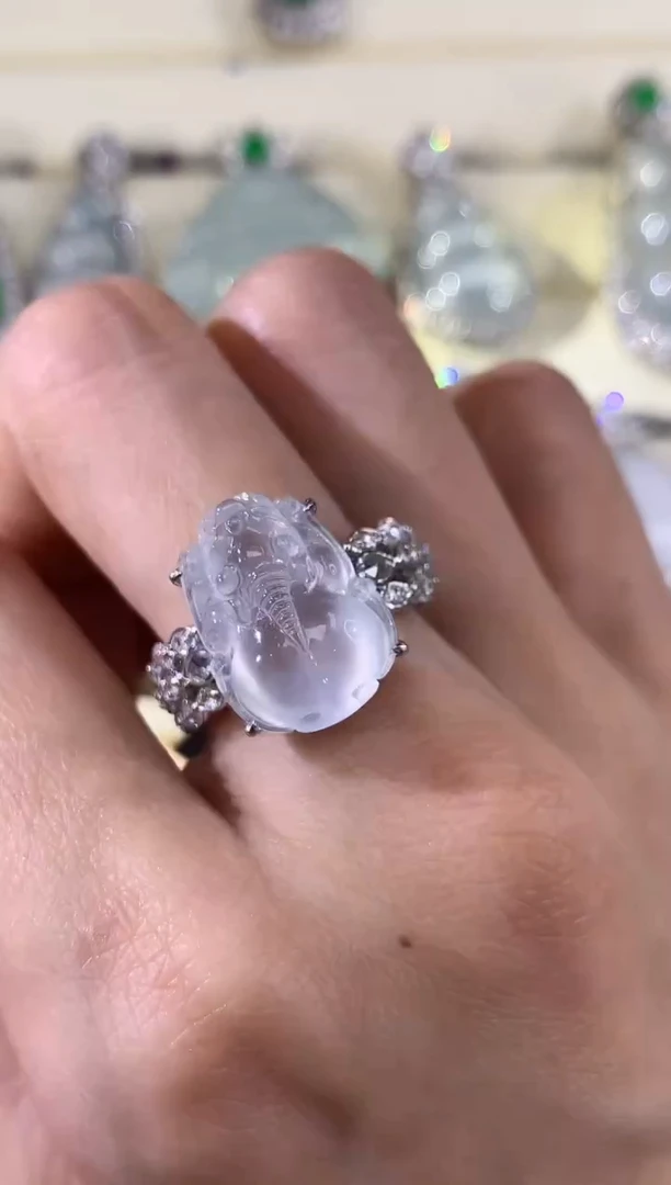 18K金镶嵌戒指翡翠B45多样性发其一