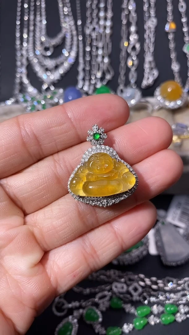 颈饰18K金镶嵌翡翠吊坠