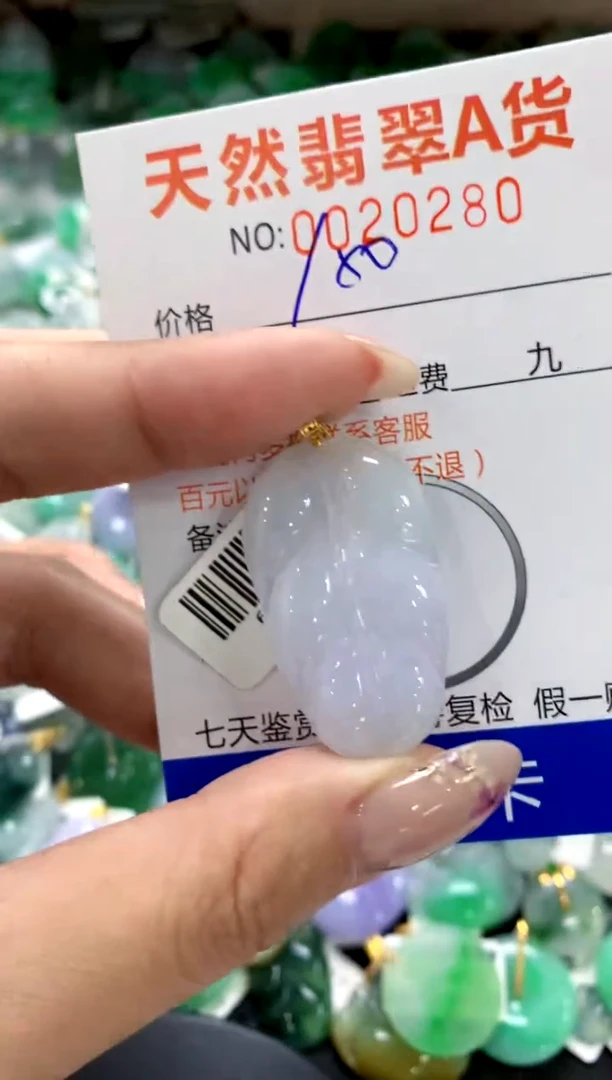 翡翠18K金镶嵌颈饰1111111111111111