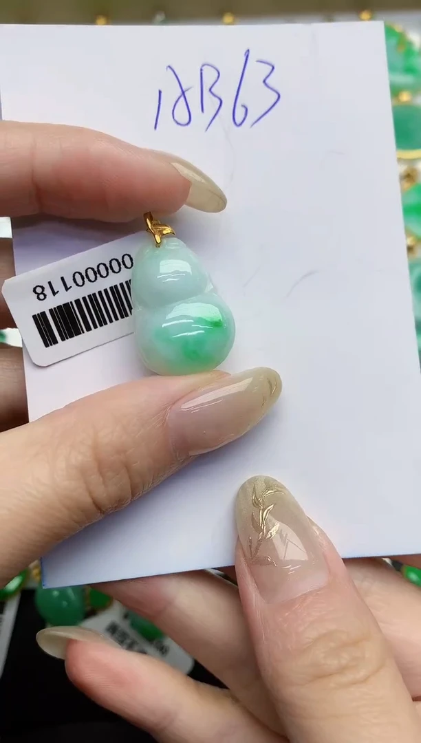 翡翠18K金镶嵌颈饰缅甸天然翡翠A货