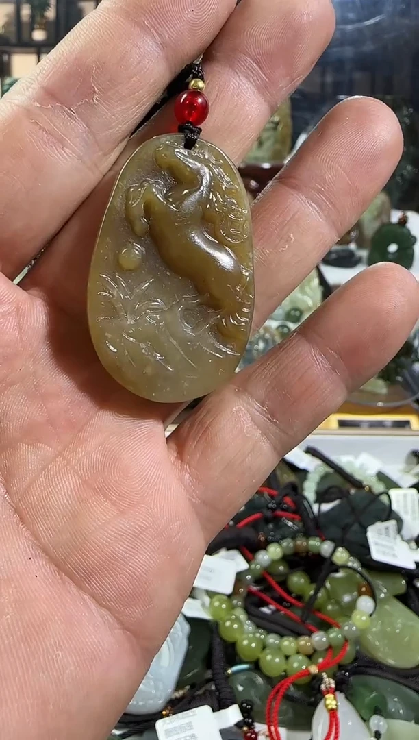 颈饰未镶嵌和田玉马