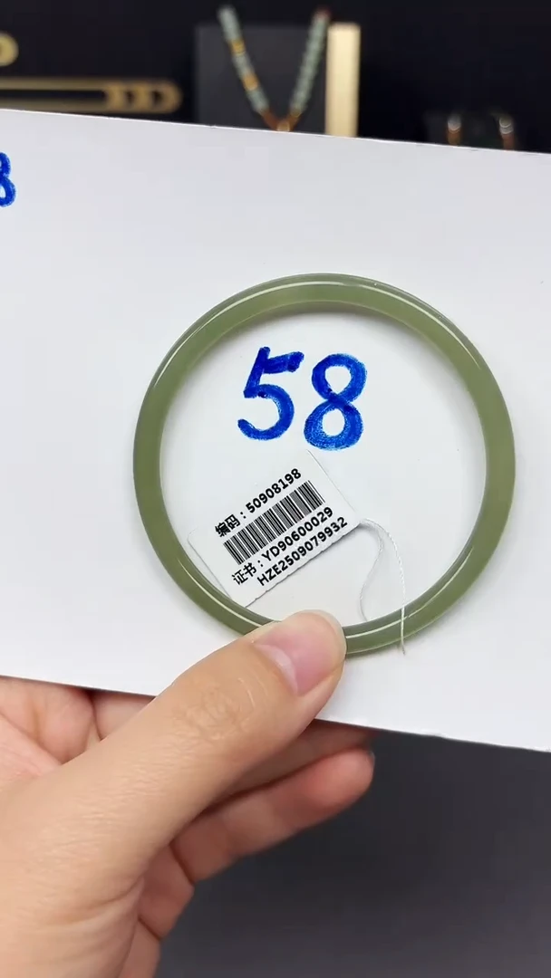未镶嵌手镯和田玉8198