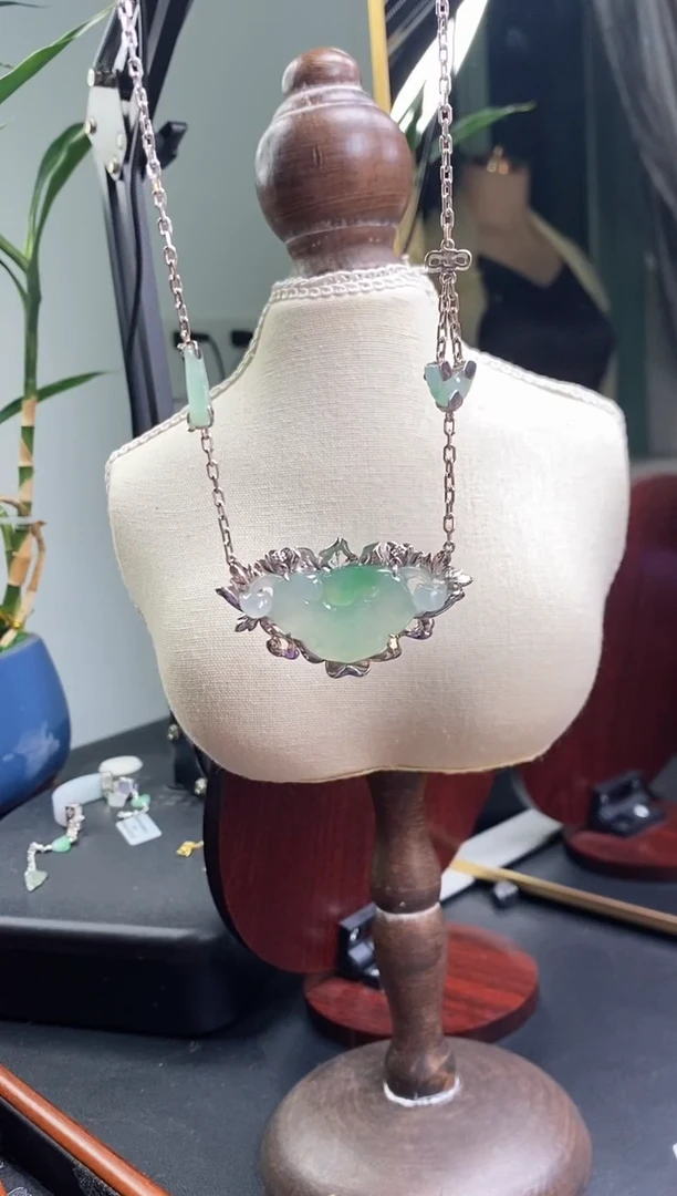 颈饰银S925镶嵌翡翠16824