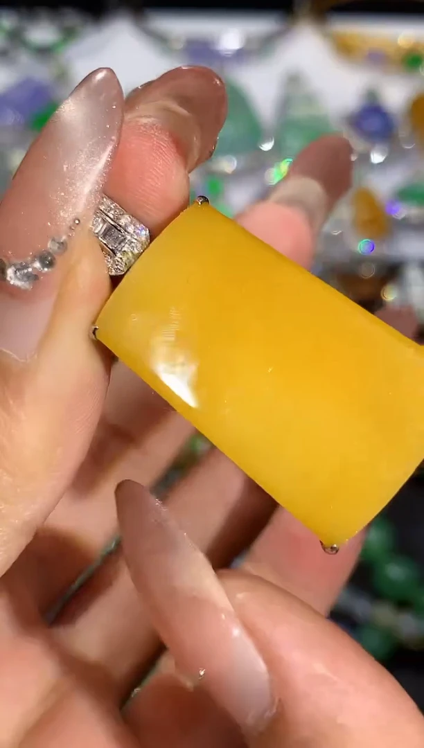 吊坠(不含链)18K金镶嵌翡翠多样性发其一