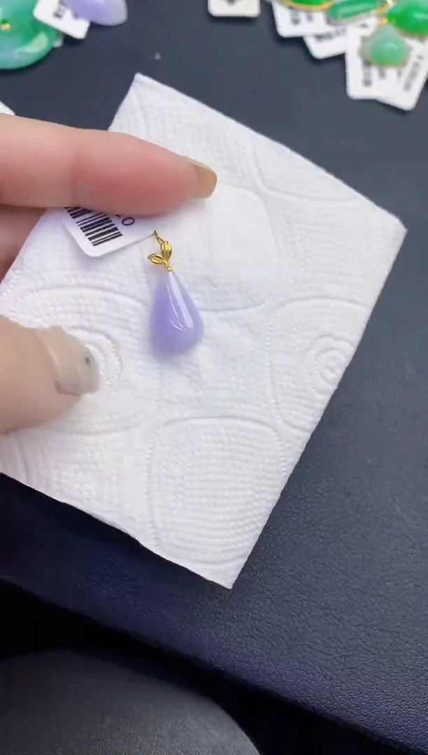 颈饰18K金镶嵌翡翠缅甸天然翡翠A货