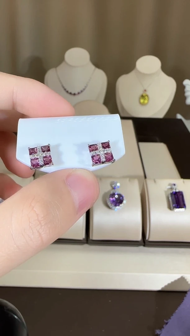 【闪购商品】石榴石耳饰银S925镶嵌8mm耳钉