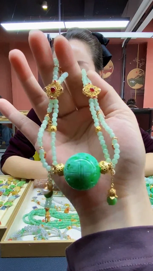 颈饰未镶嵌翡翠吊坠