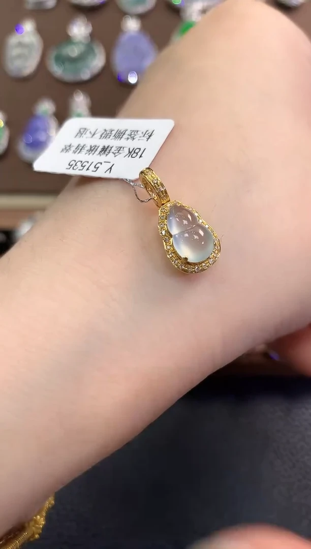 翡翠18K金镶嵌吊坠(不含链)春日珠宝 B21