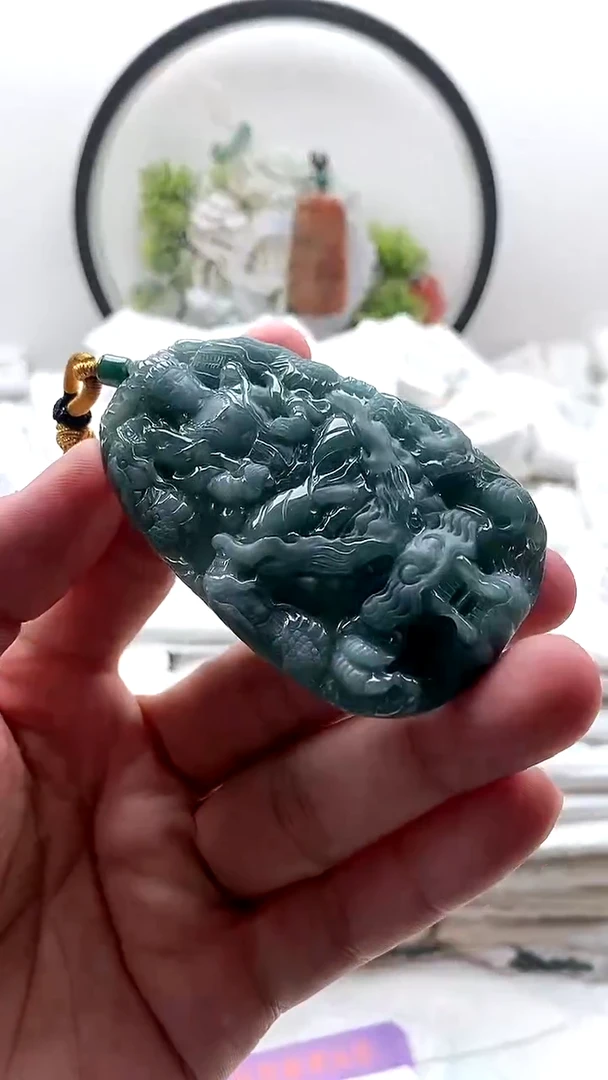 颈饰未镶嵌翡翠虚空藏