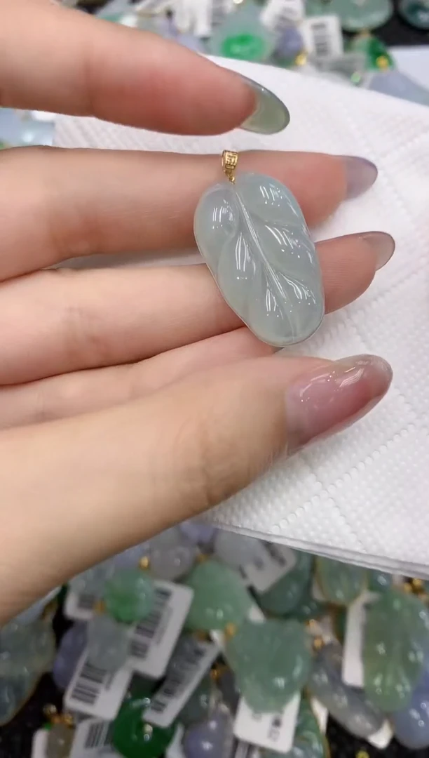 翡翠18K金镶嵌颈饰111111111111