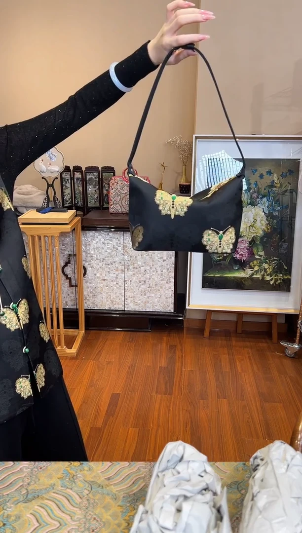 刺绣上久楷黑金蝴蝶