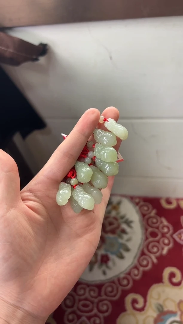 【闪购商品】和田玉吊坠(赠链)未镶嵌且末微色差近矿貔貅多样性发货
