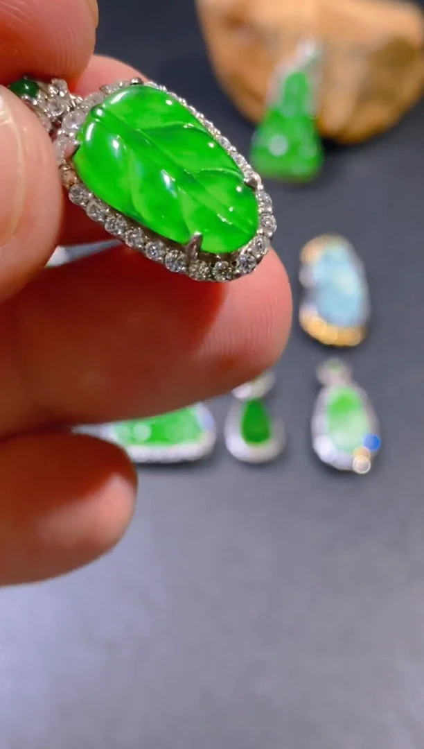 颈饰银S925镶嵌翡翠