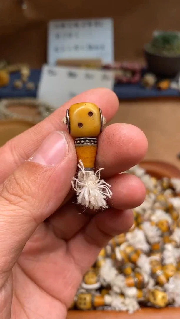 【闪购商品】牛骨其他P308-高密度骰子三通-有棕裂