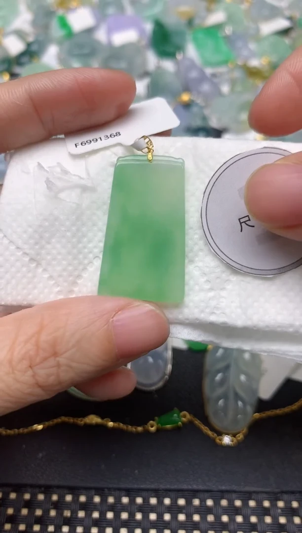 颈饰18K金镶嵌翡翠天然缅甸A货翡翠